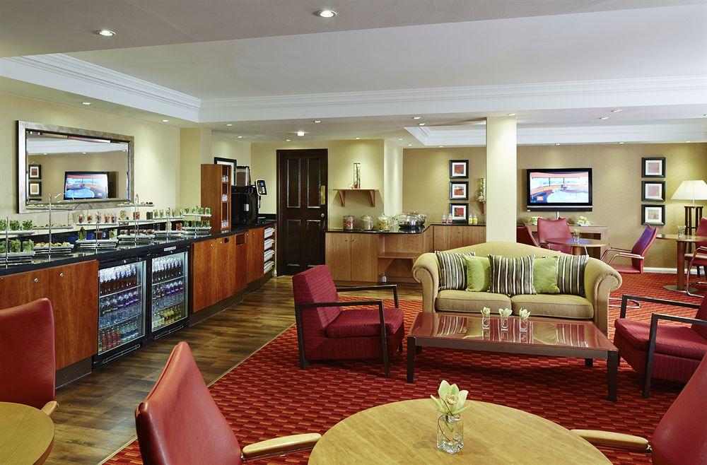 Delta Hotels By Marriott Heathrow ווינדזור מראה חיצוני תמונה